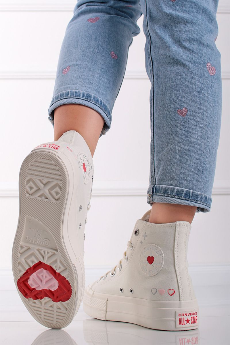 Smetanové vysoké plátěné tenisky na platformě Chuck Taylor All Star Lift Platform Y2K Heart