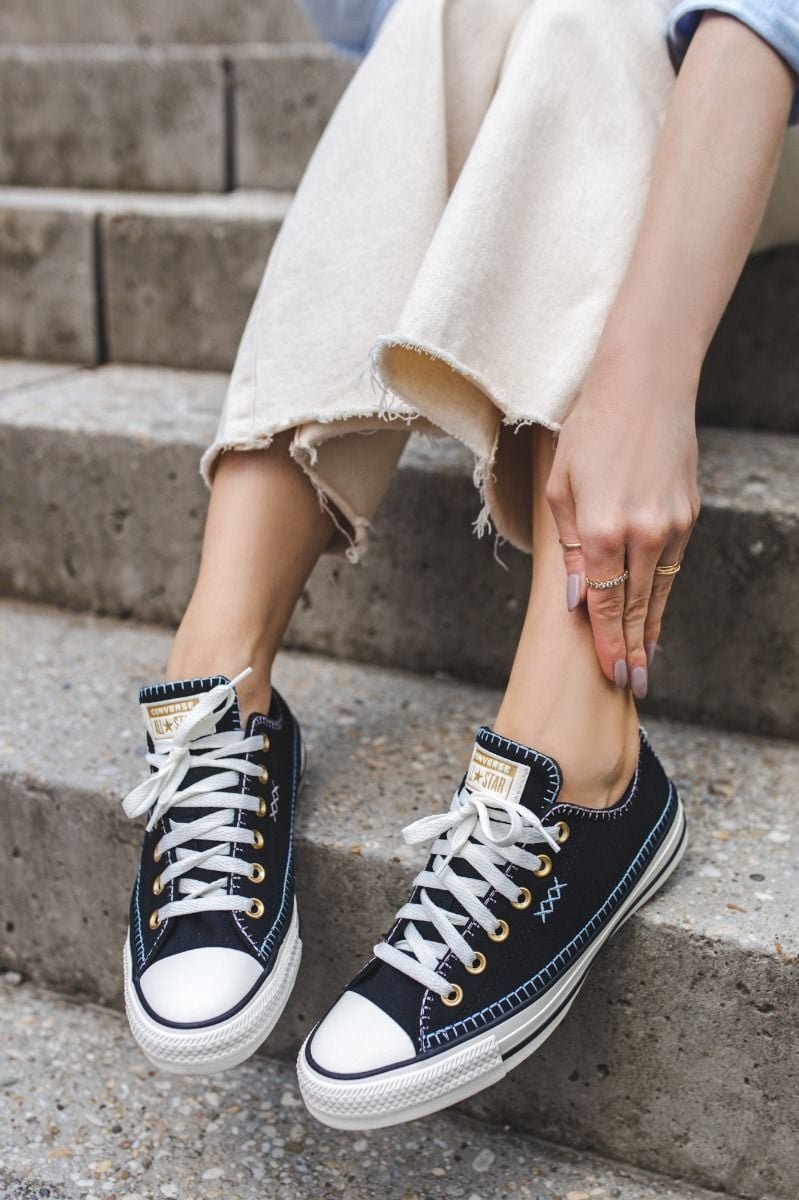 Černé nízké plátěné tenisky Chuck Taylor All Star Crafted Stitching