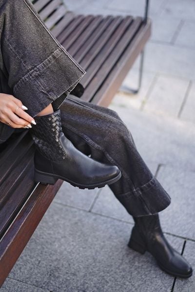 Černé kožené kotníkové kozačky  9-25429