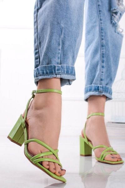 Světle zelené sandály na hrubém podpatku Tylene